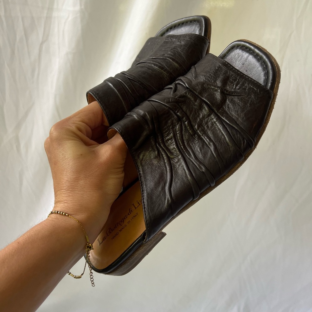 Black Sandals for Effortless Style - Picture 5 of 11